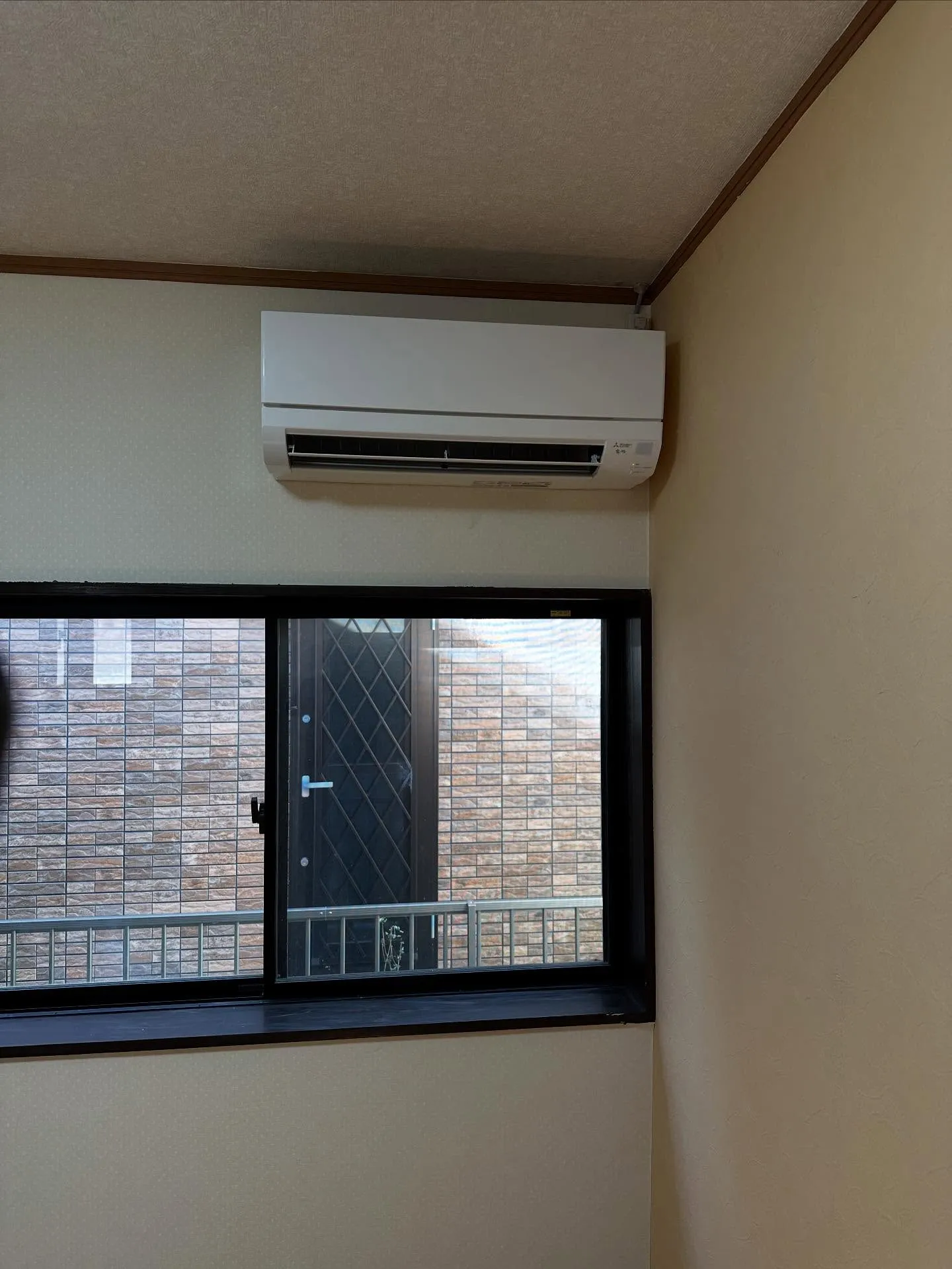 エアコン交換工事です。